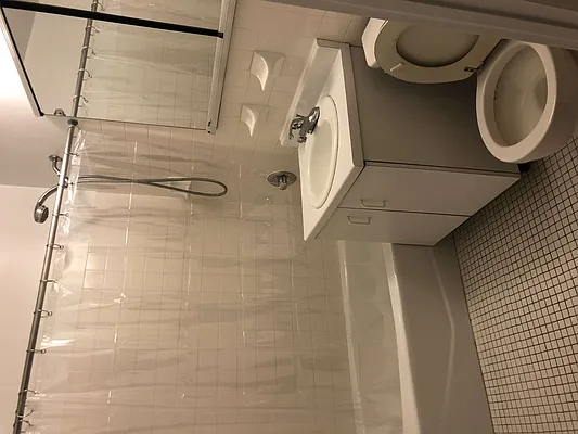 Rented by 18 REALTY | media 23