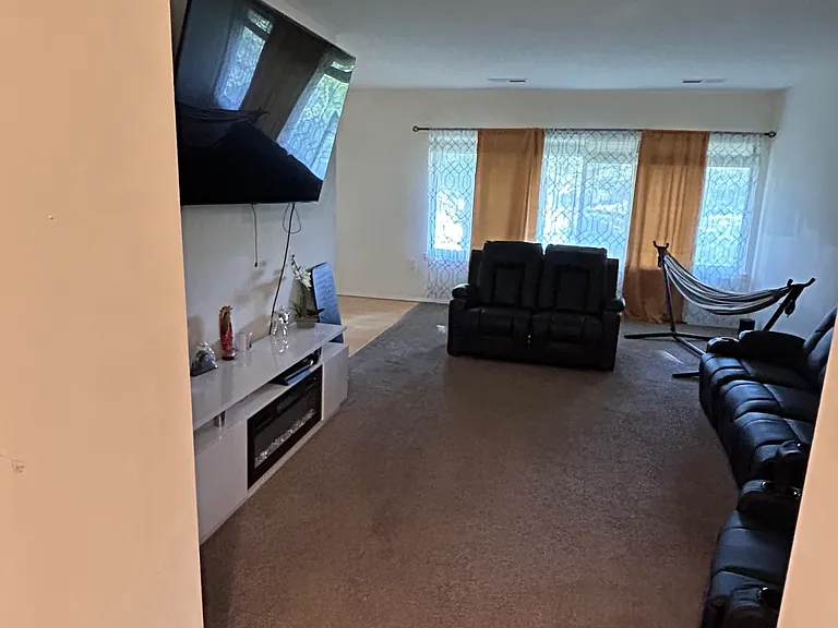 18802 Walkers Choice Rd #5 — Photo 4