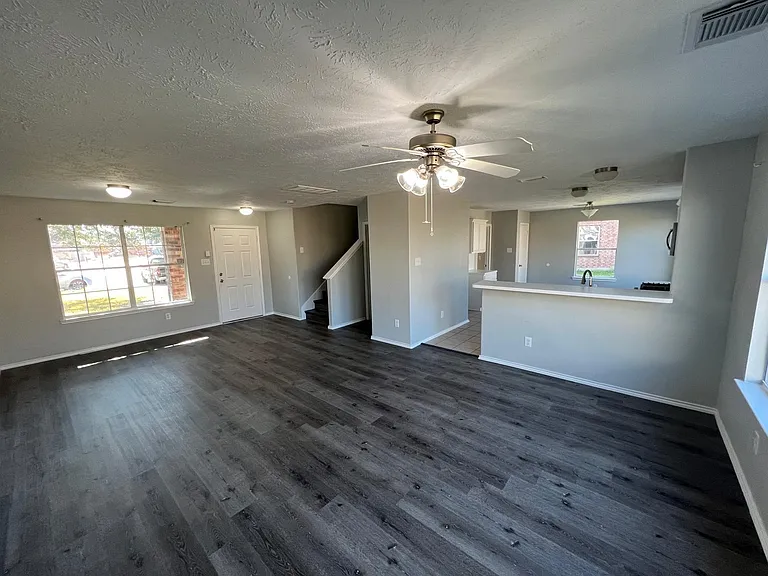 19451 Nasworthy Dr — Photo 19