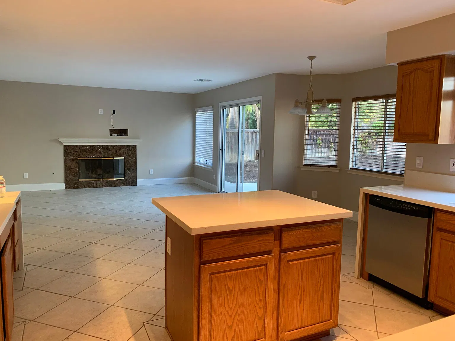 4 bed, 2358 sqft, $3,650 — Photo 4