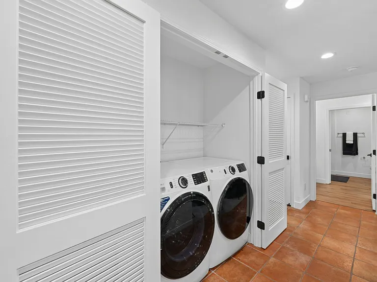 Marlin Cove Apartments — Photo 36