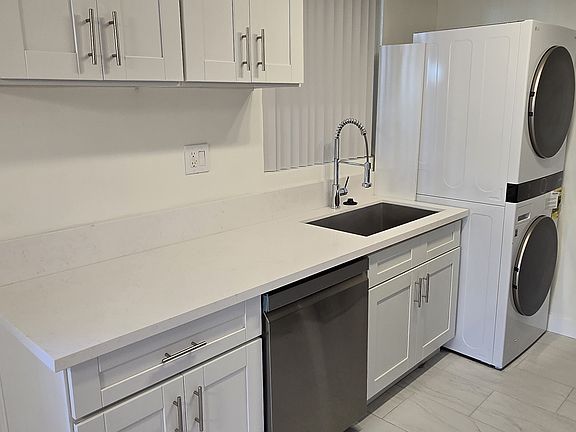 4th image of 1132 S Oakhurst Dr #4