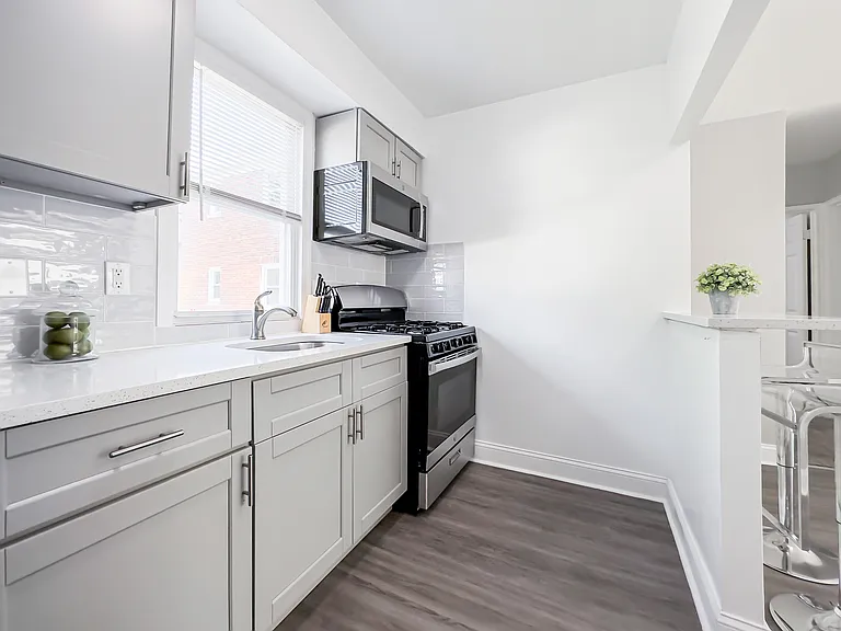 1 W Oakland Ave #15D — Photo 8