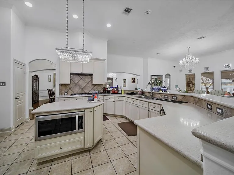 3831 Lakeridge Canyon Dr — Photo 38