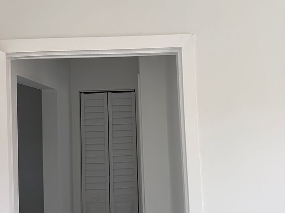 3rd image of 225 NW 16th St APT 6