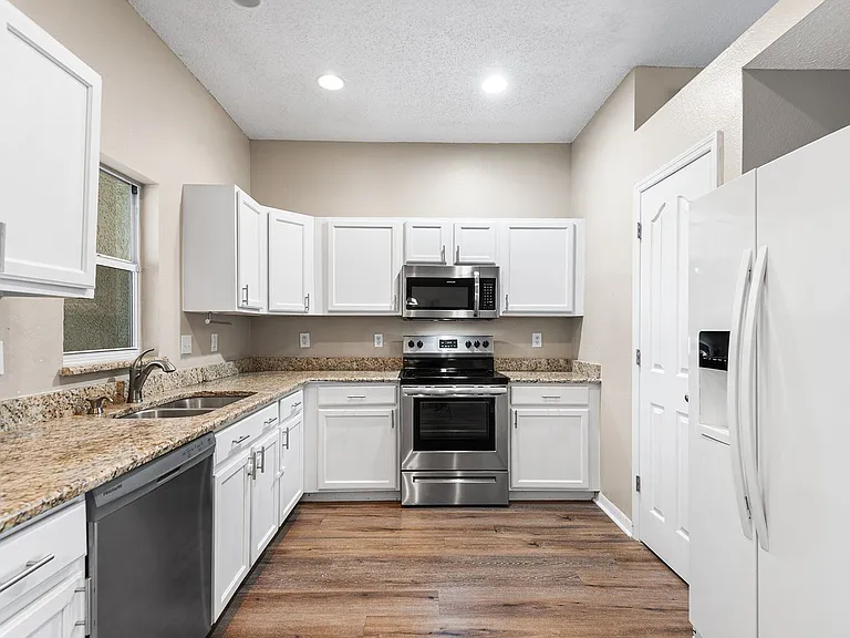 10114 Farmingdale Pl — Photo 5