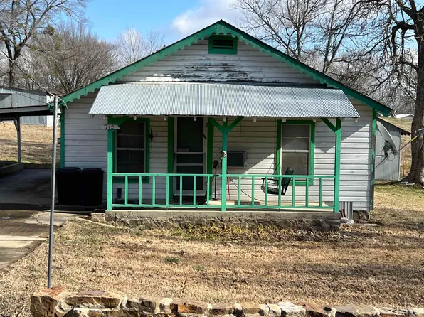 912 Vivian St, Mena, AR 71953