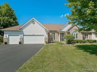 865 Red Barn Ln, Elgin, IL 60124