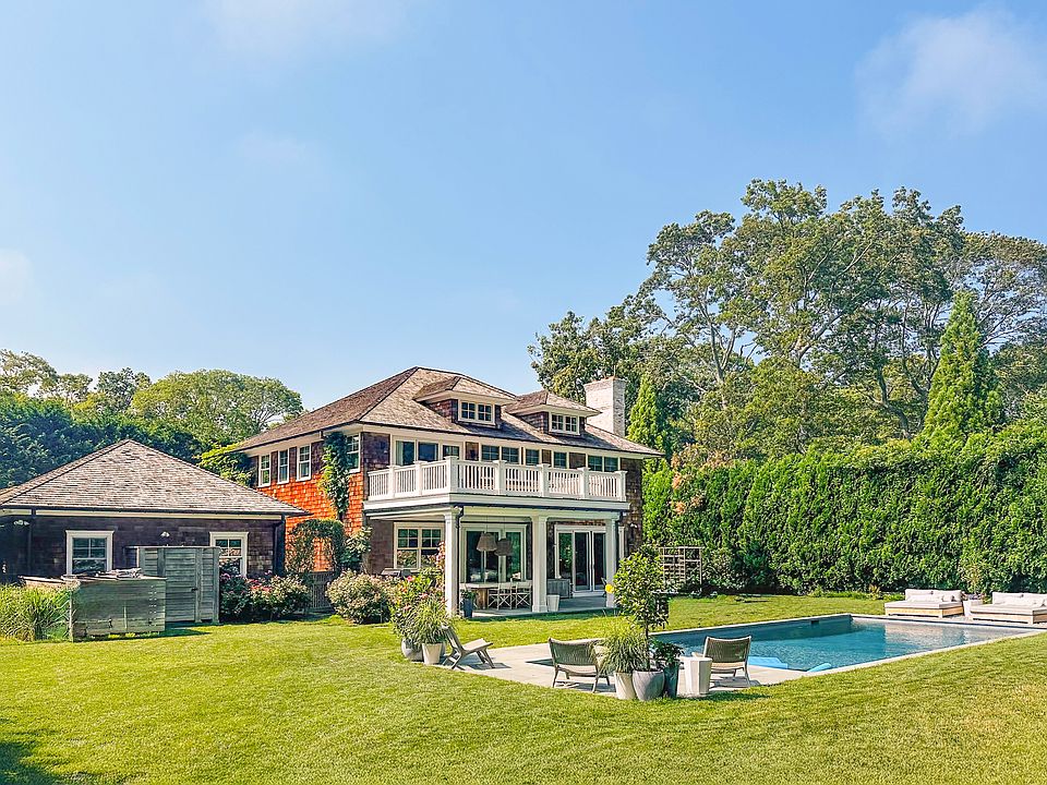 1st image of 204 Cove Hollow Rd