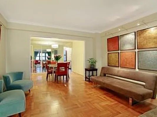 Sold by R New York | media 2