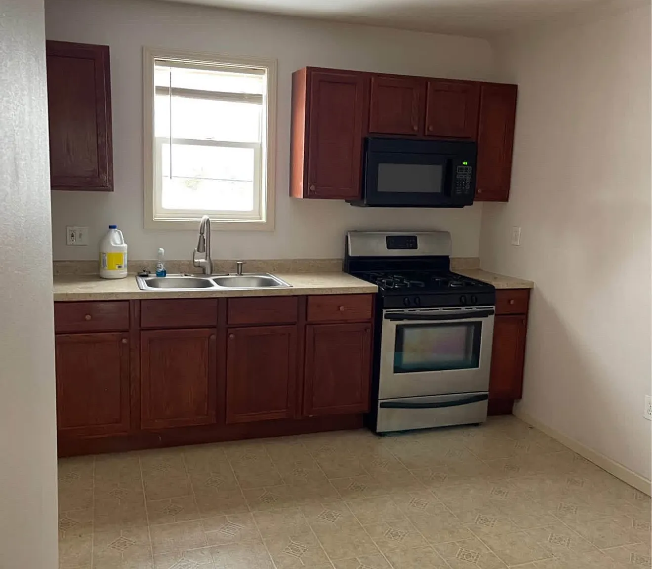 2 bed, 1000 sqft, $1,100 — Photo 4