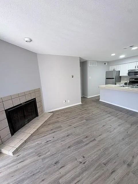 1 bed, 1.0 bath, 598 sqft, $995 — Photo 3