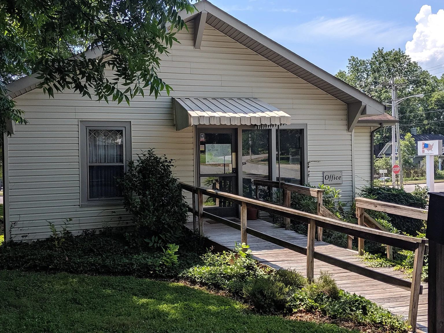 3 bed, 1200 sqft, $1,350 — Photo 2