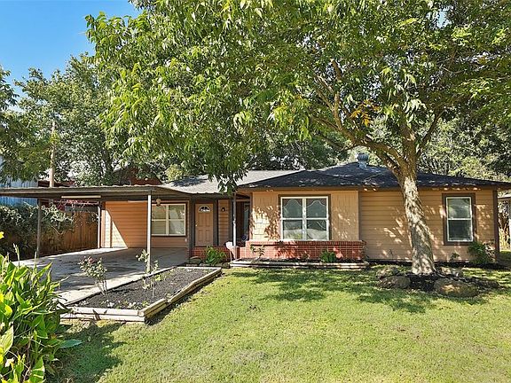 Pretty one story home in Spring Branch is move in ready!