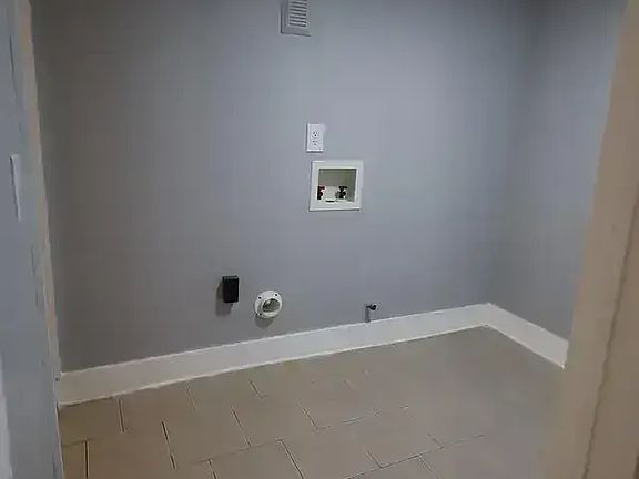 5th image of 15 Hallock St Unit 2