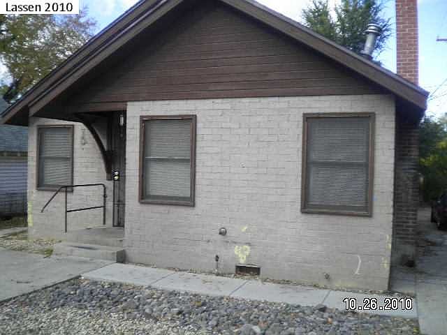 1st image of 220 & 1/2 Ash St