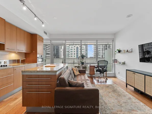 80 John St #1505, Toronto, ON M5V 3X4