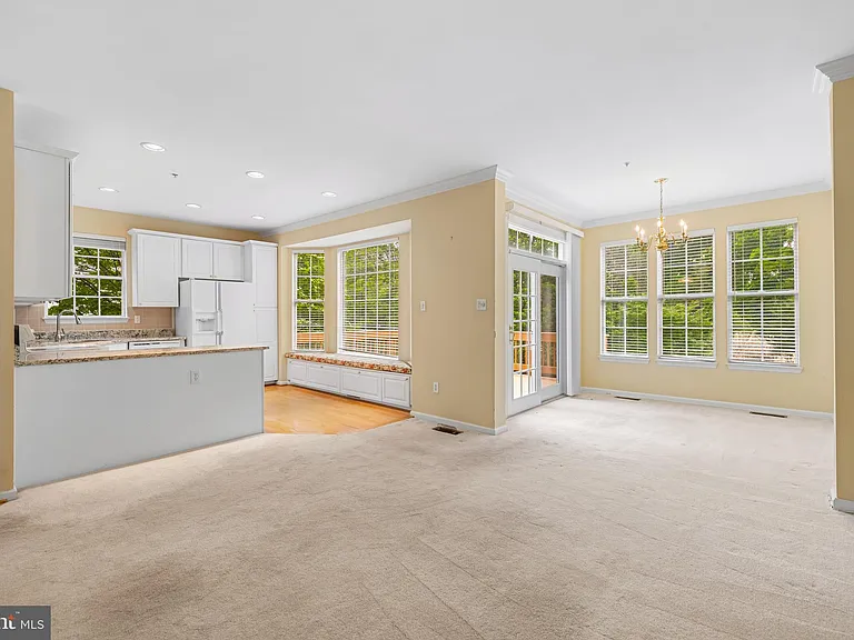 530 Limerick Cir — Photo 10