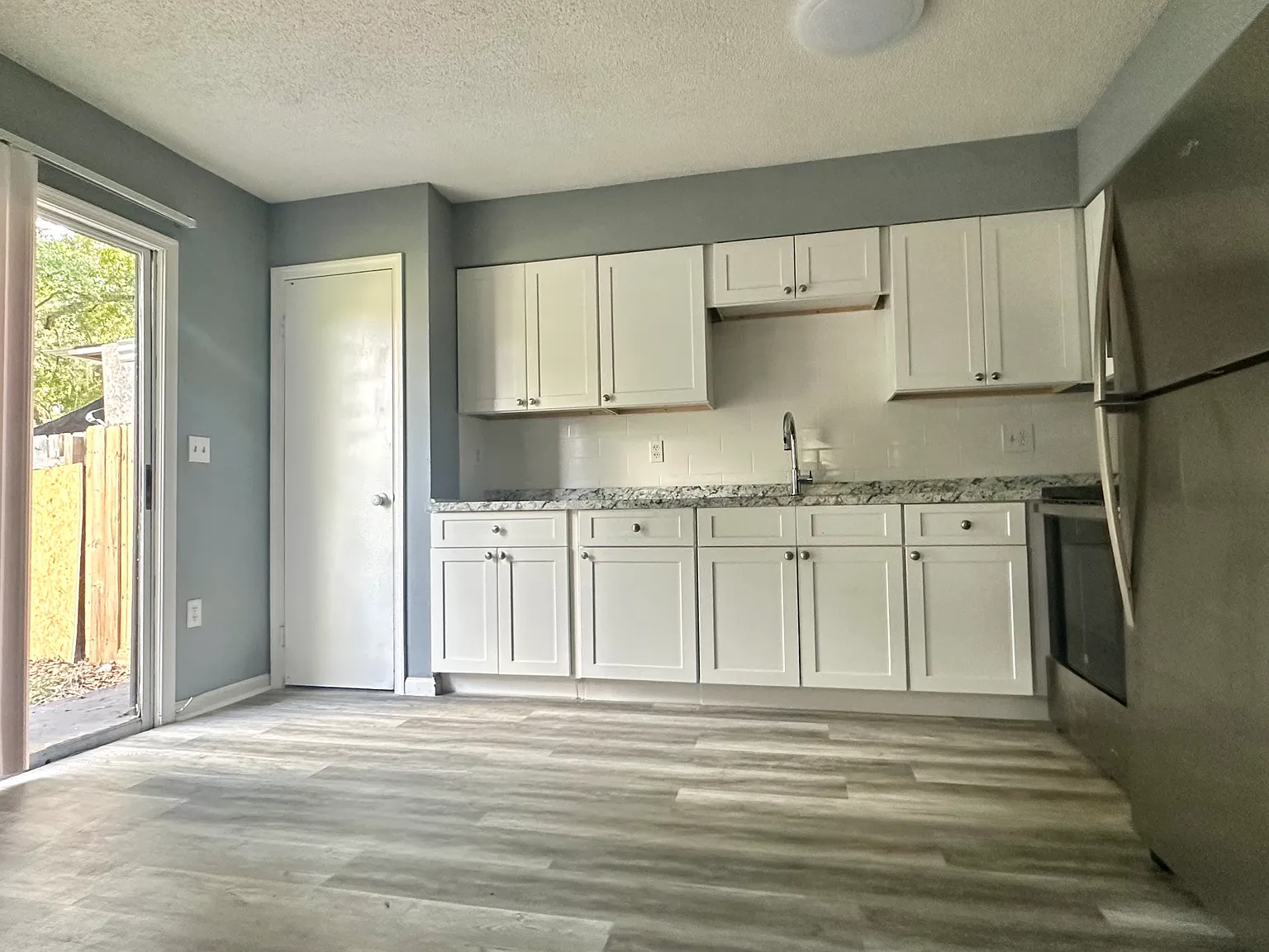 2 bed, 900 sqft, $1,595 — Photo 3