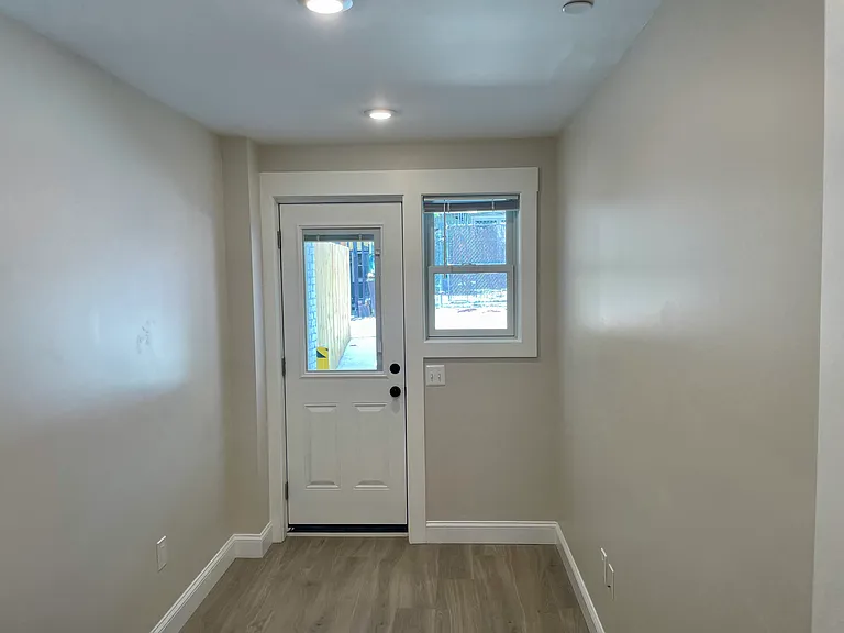1110 4th St NE #B — Photo 17