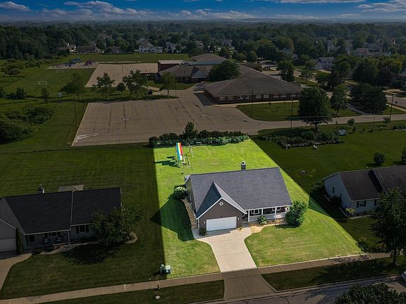 2nd image of 3040 Joy Ln
