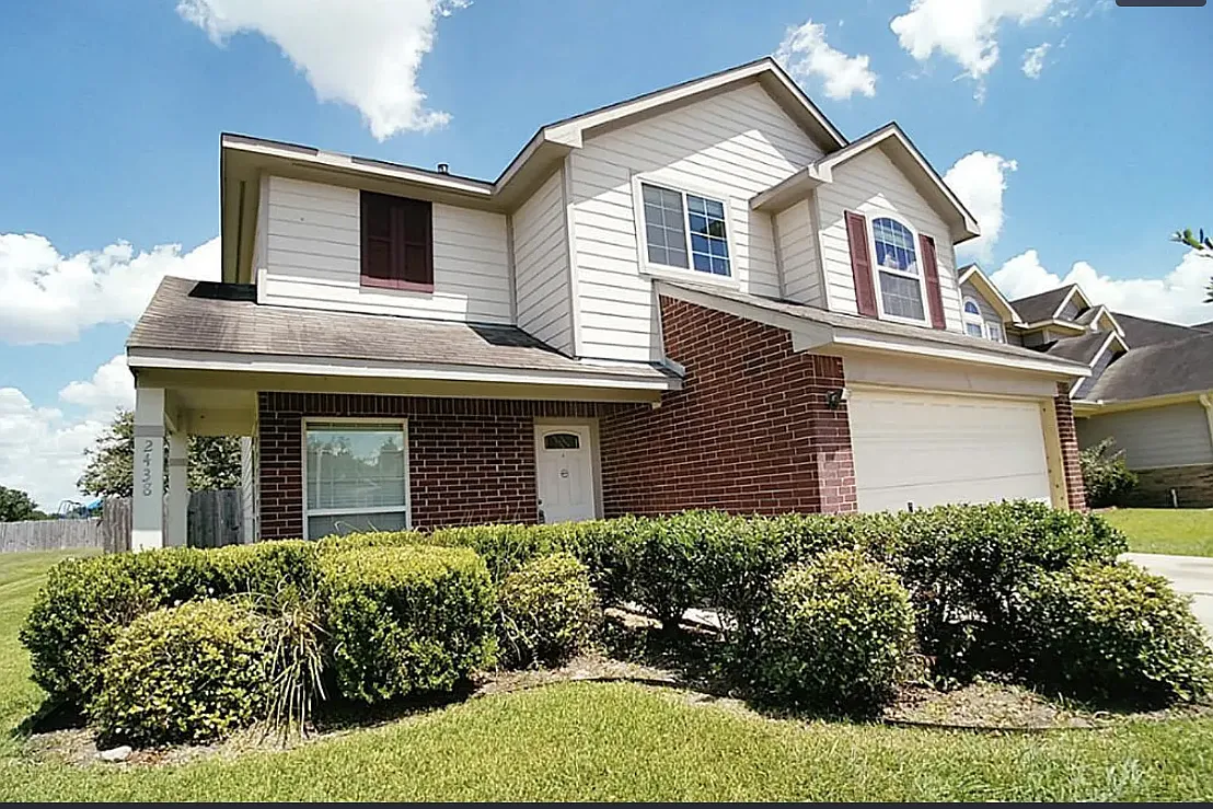 4 bed, $3,999 — Photo 2