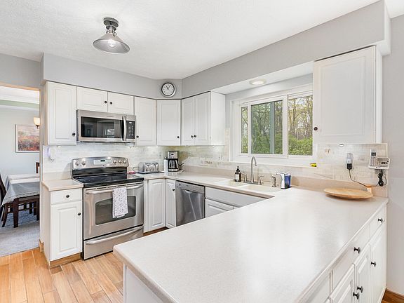 2nd image of 10162 Hempsteade Dr