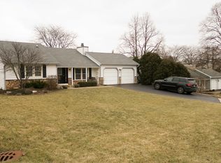 647 Stewart Ct, Gurnee, IL 60031