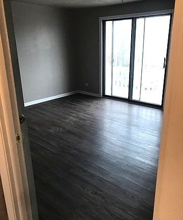 3rd image of 115 Millbrook Ln #115