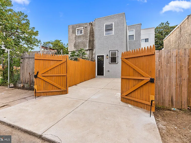 2142 N Percy St — Photo 28