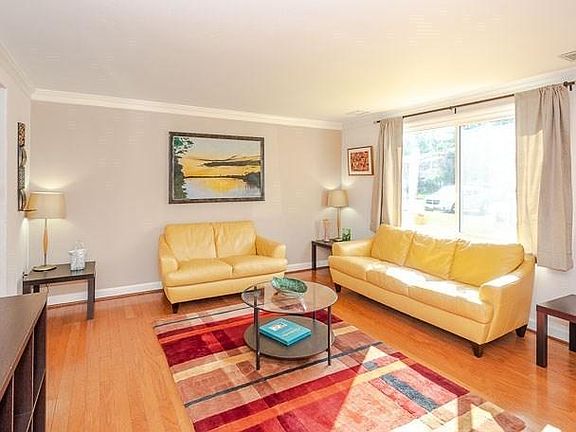 3rd image of 9626 Greenmeadow Cir