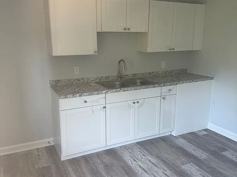 1350 N Chestnut St — Photo 4