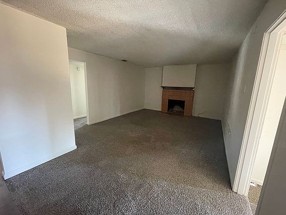 4th image of 5019 Gladys Ct