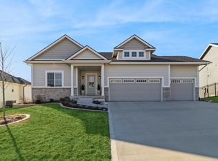 2850 Crescent Ridge Dr, Waukee, IA 50263