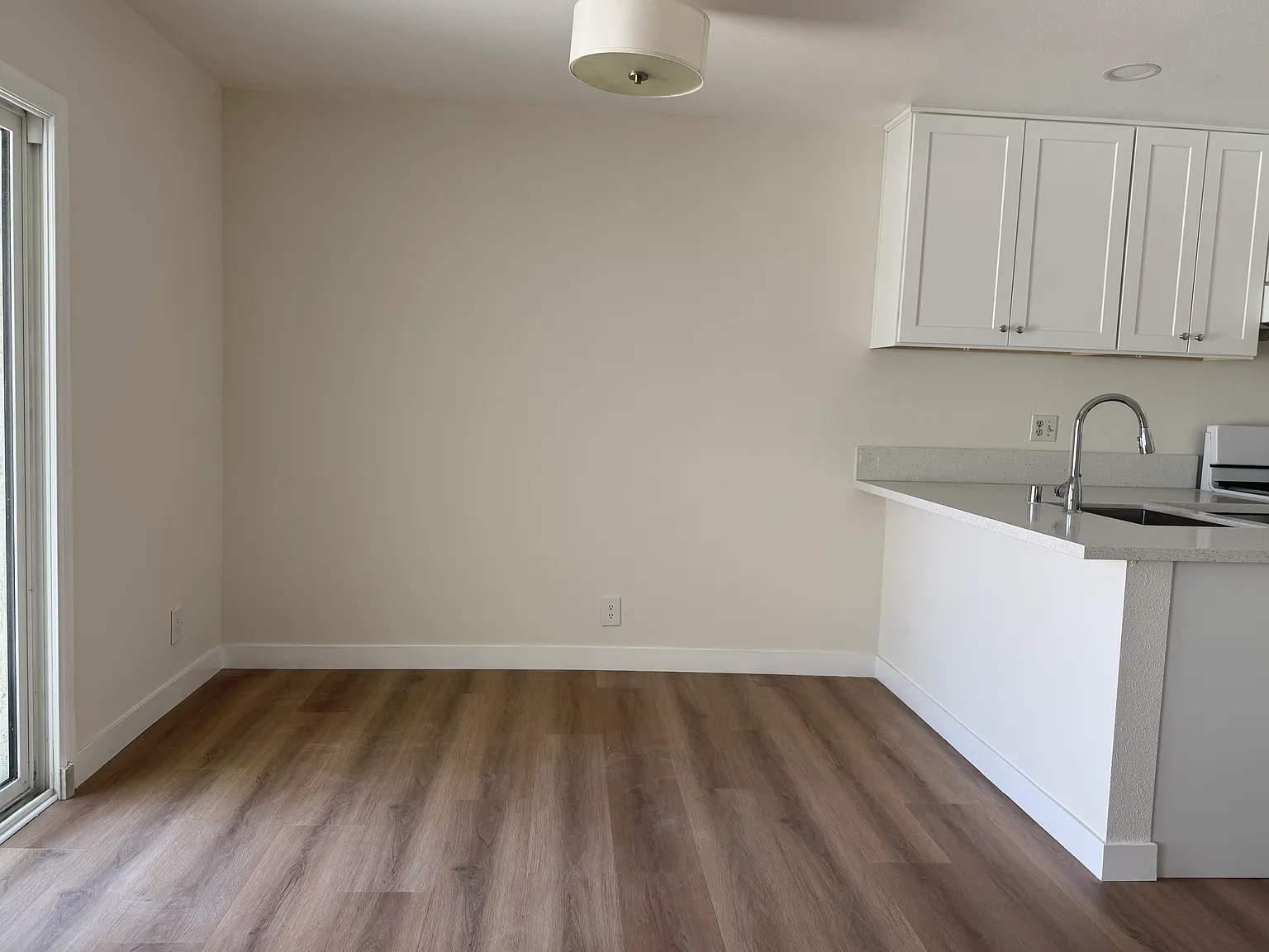 2 bed, 1270 sqft, $3,350 — Photo 4
