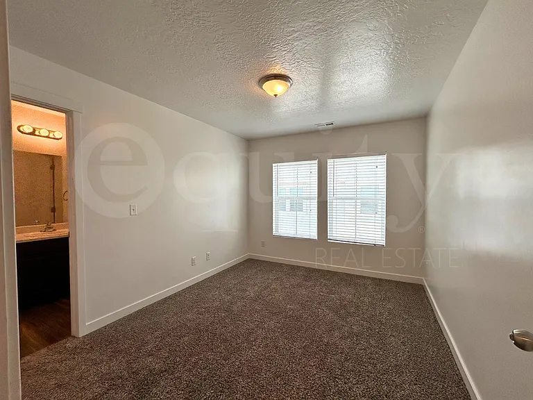 648 E 380 N — Photo 15