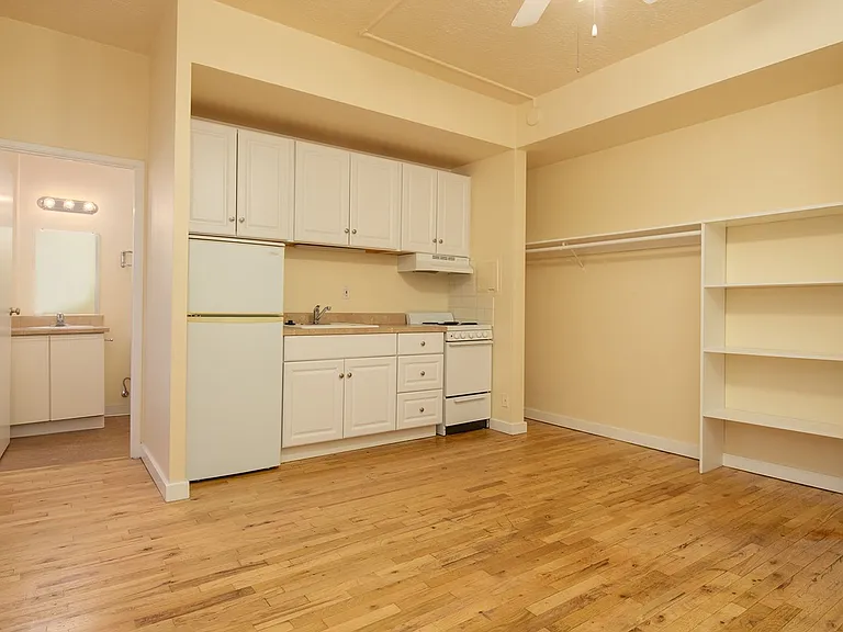 Washington Plaza Apartments — Photo 16