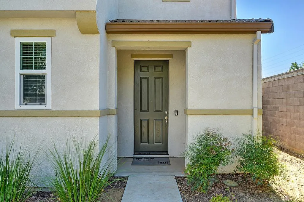 3 bed, 2.5 bath, 1697 sqft, $2,700 — Photo 4
