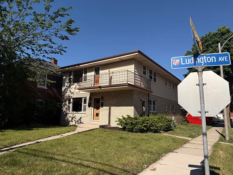 2126 Ludington Ave — Photo 1