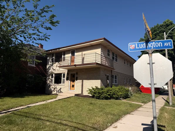 2126 Ludington Ave, Wauwatosa, WI 53226