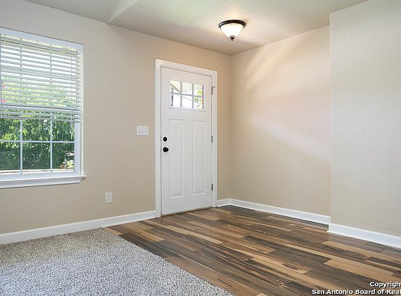 5th image of 547 W Nacogdoches St