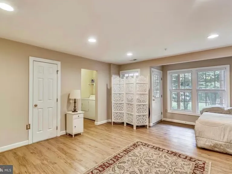 8 Rockingham Ct — Photo 1