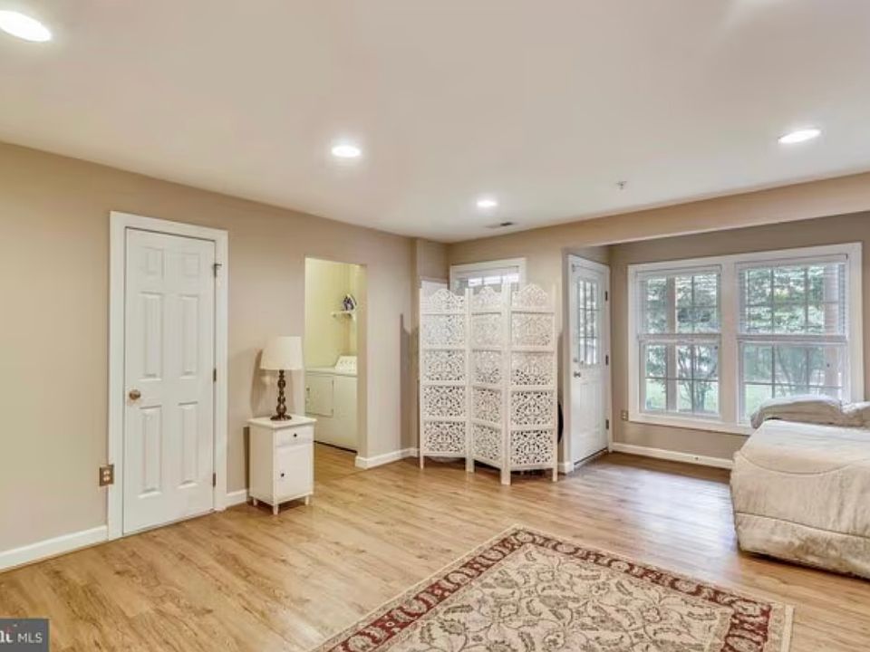 1st image of 8 Rockingham Ct