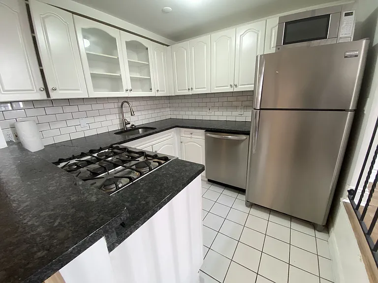 312 E 22nd St #3B — Photo 4