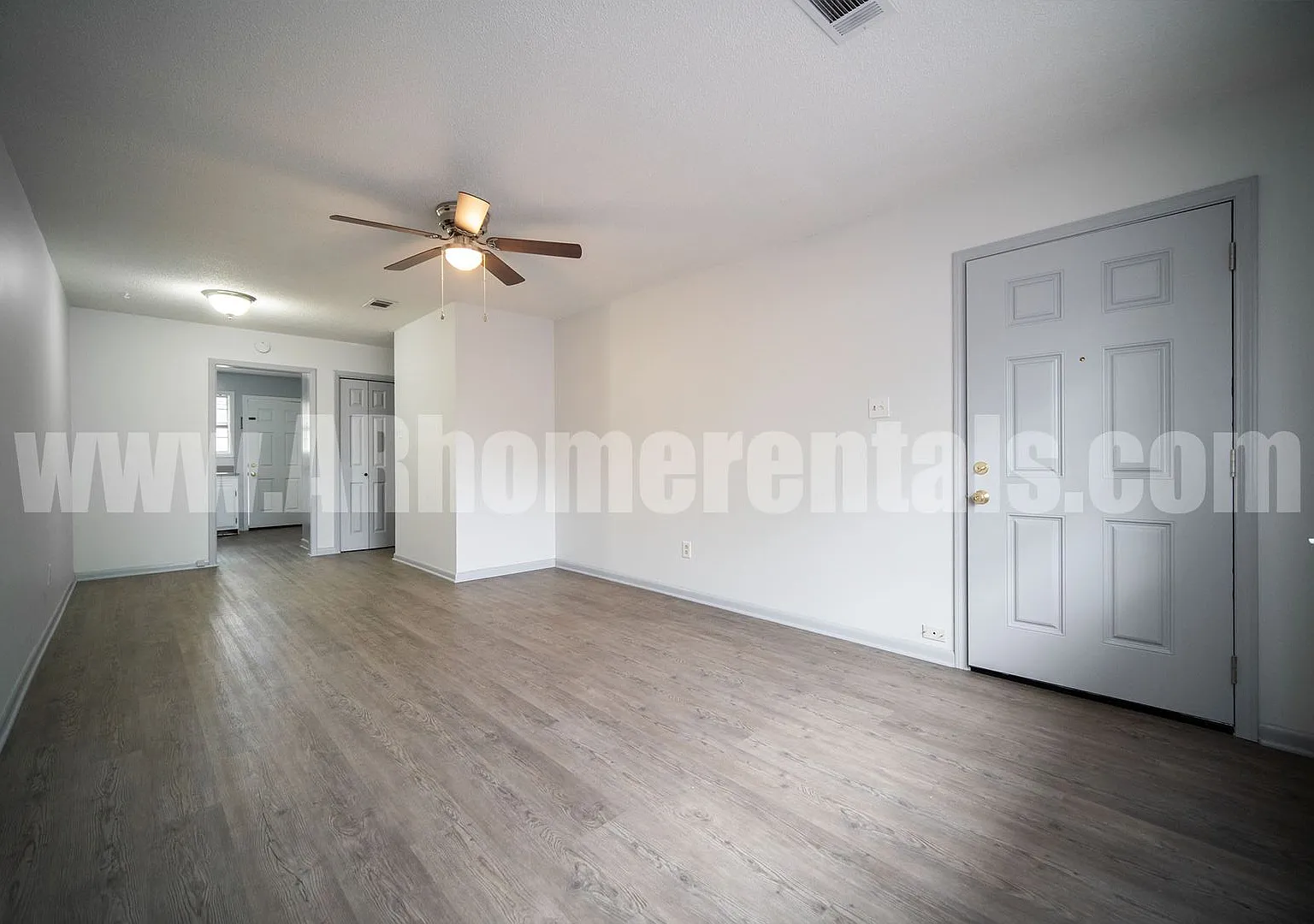 8209 Woodview Drive East — Photo 3