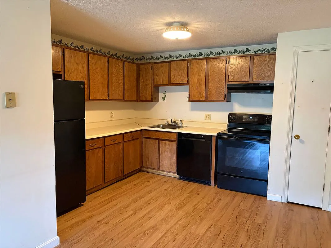 2 bed, 1.0 bath, 804 sqft, $2,300 — Photo 3