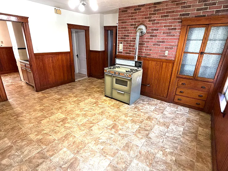 49 Houghton St #2 — Photo 4