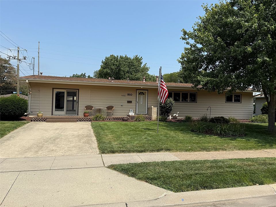 1st image of 910 SW 2nd Street Pl