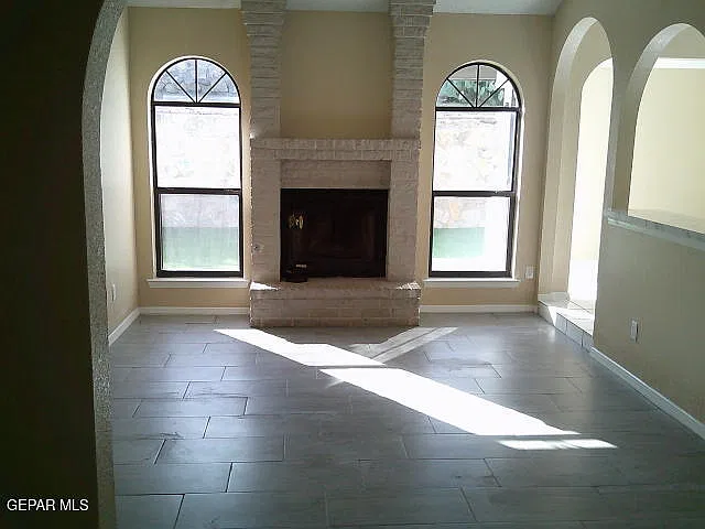 3 bed, 2.0 bath, 1243 sqft, $1,800 — Photo 2