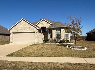 1331 Madeline Ln, Krum, TX 76249